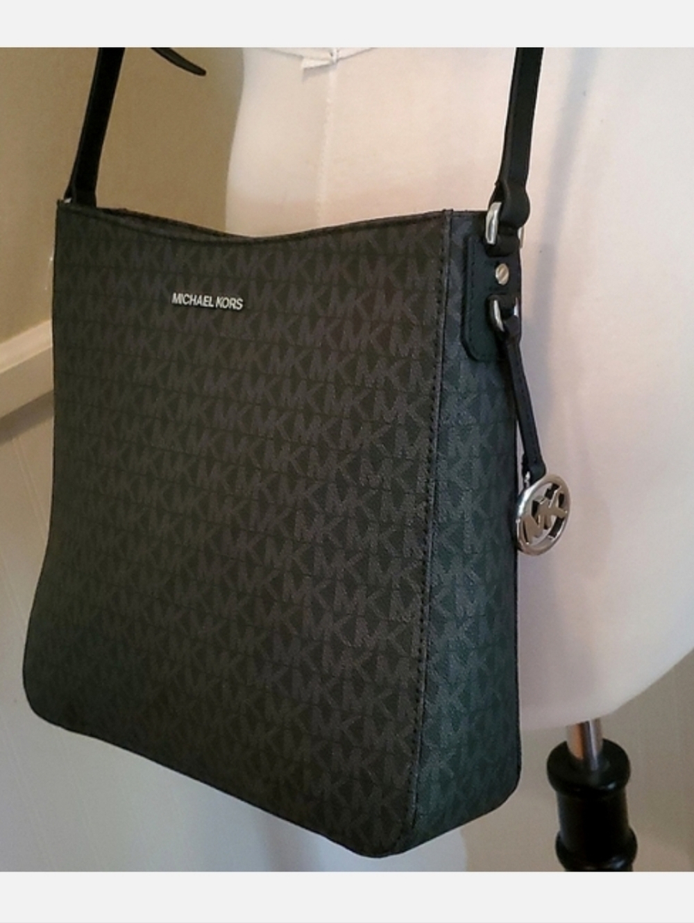 NWT Michael Kors jet set travel large messenger